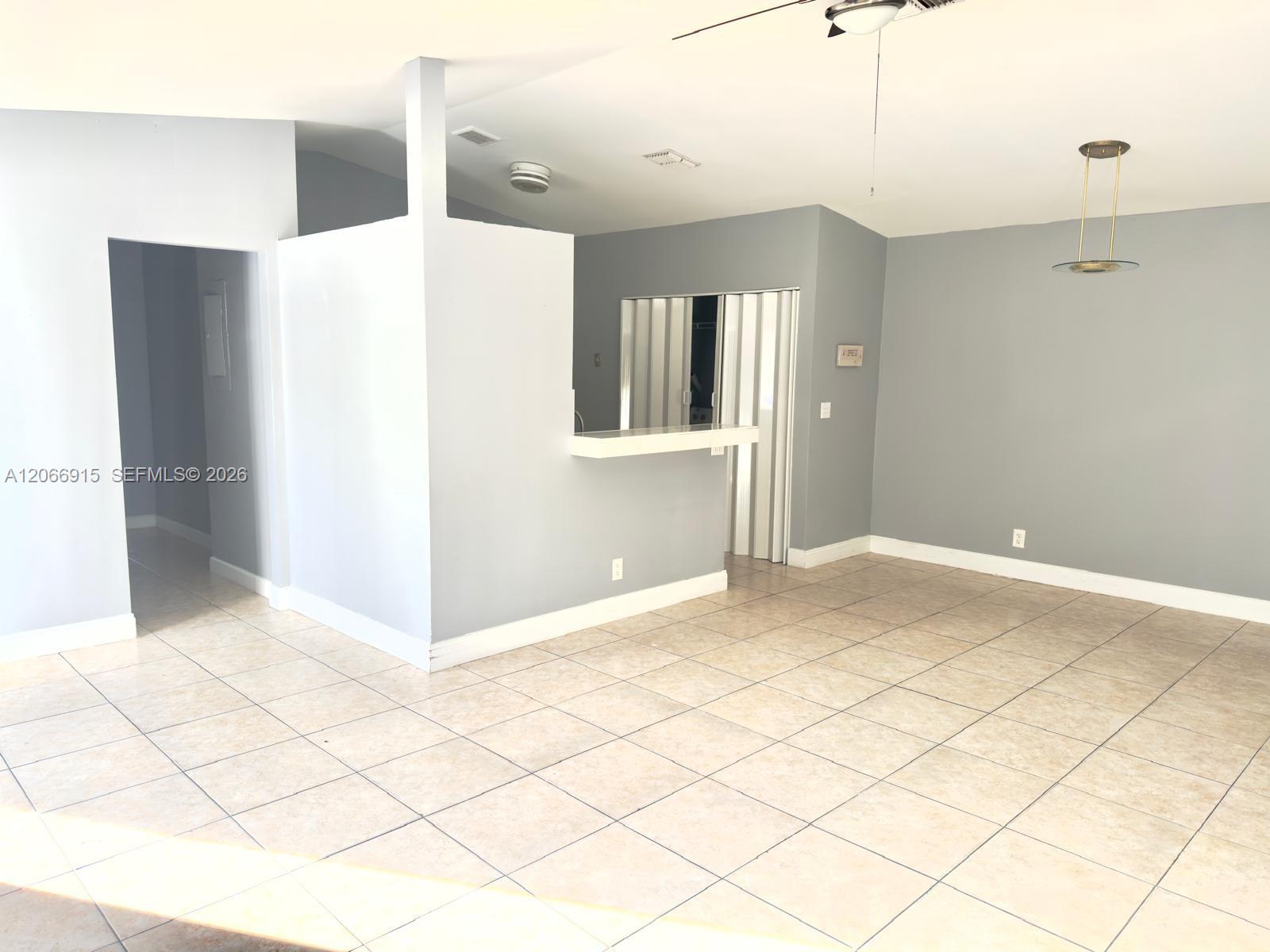 1234 SW 71st Ter — Photo 3