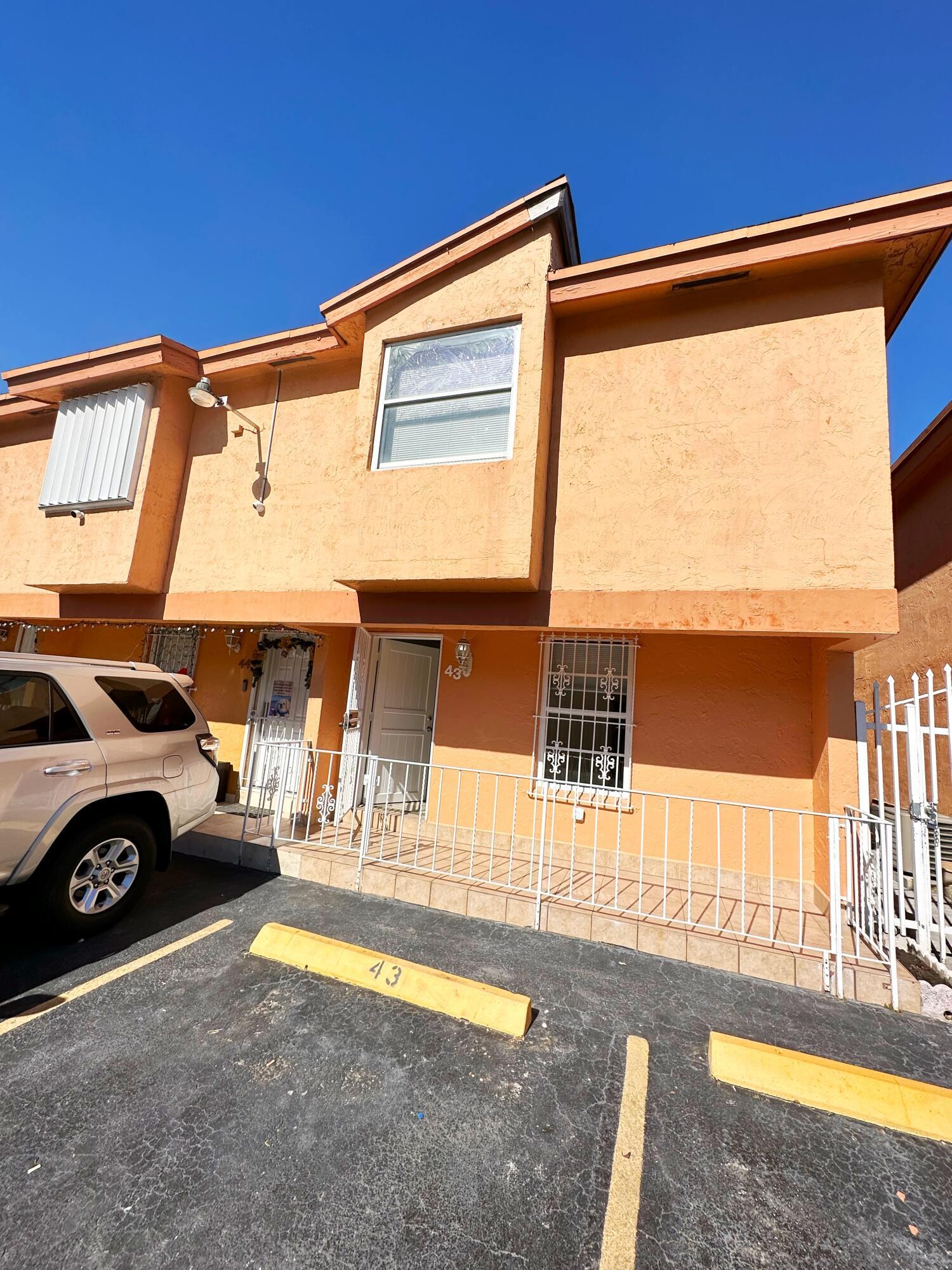1701 W 42ND Place # 43, Hialeah FL 33012
