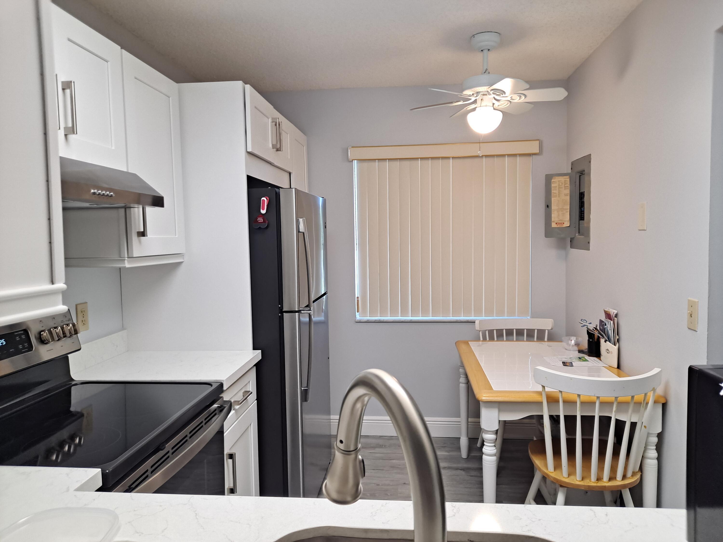6795 Huntington 405 Lane # 405 — Photo 5