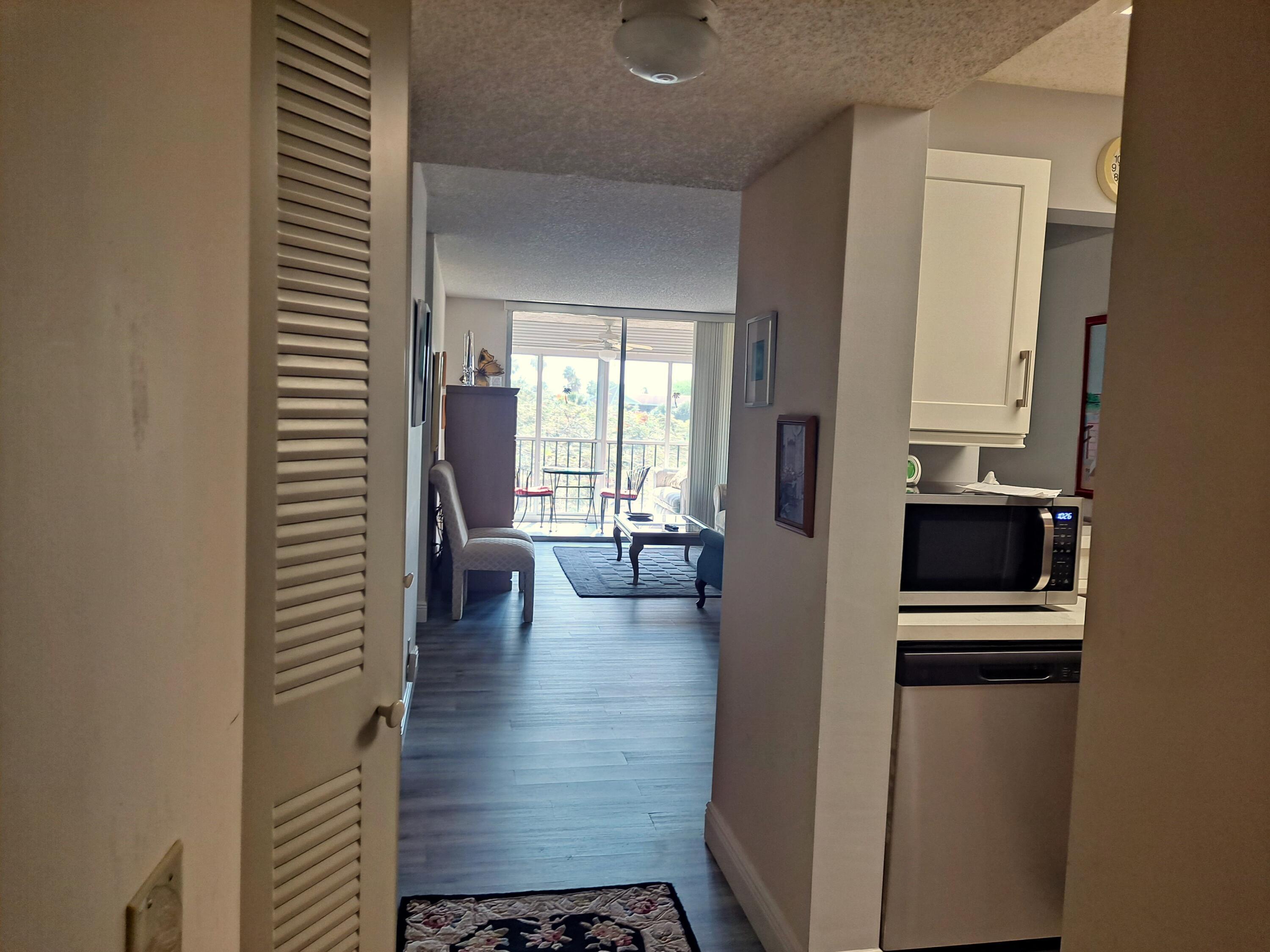 6795 Huntington 405 Lane # 405 — Photo 4