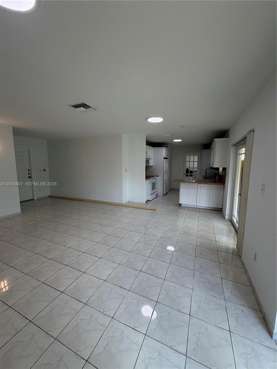 1731 SW 103rd Ave — Photo 4