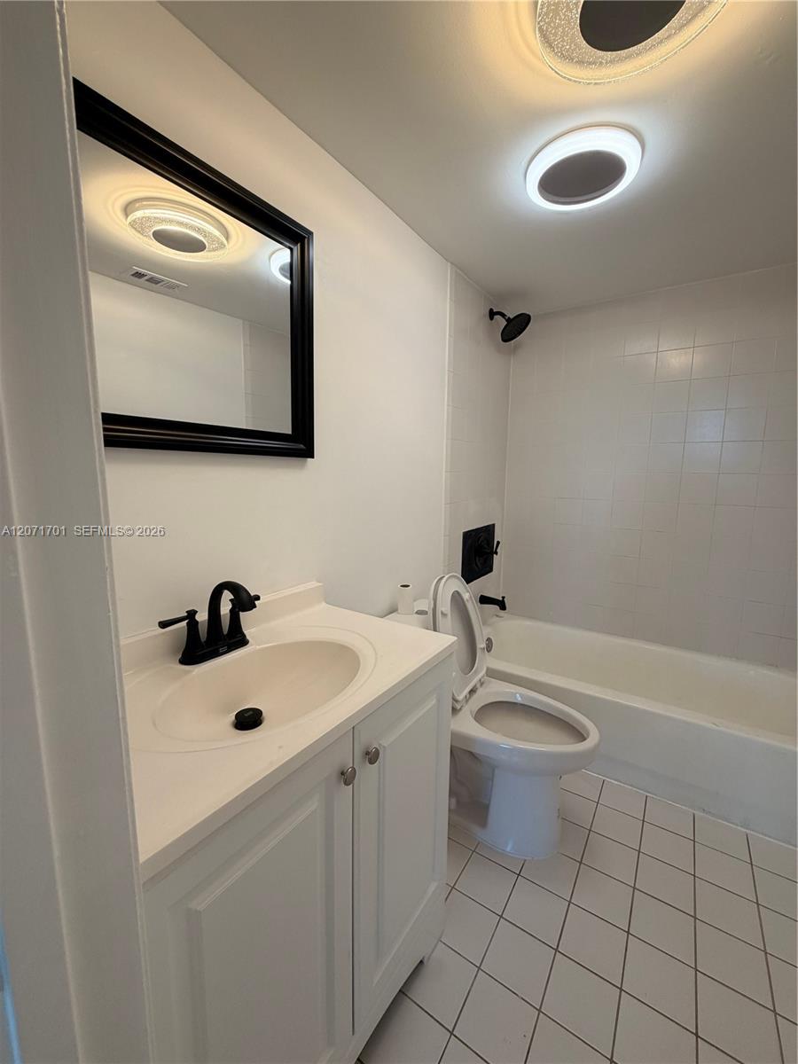 1010 NW 11th St # 507 View 4