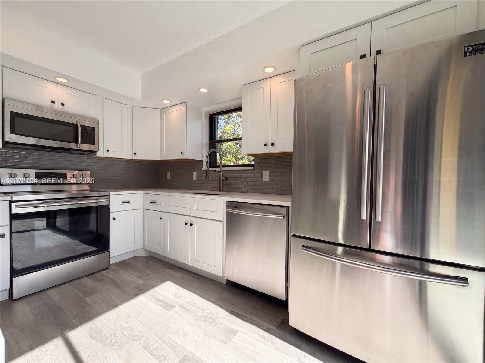 110 N Delaware Blvd # 10C — Photo 2