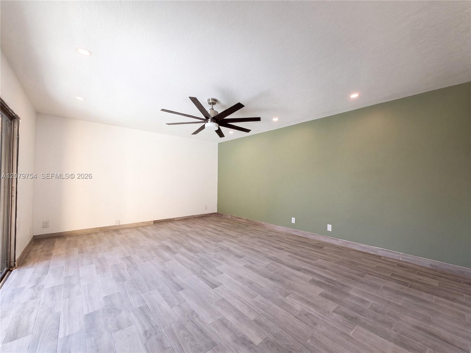 110 N Delaware Blvd # 10C — Photo 3