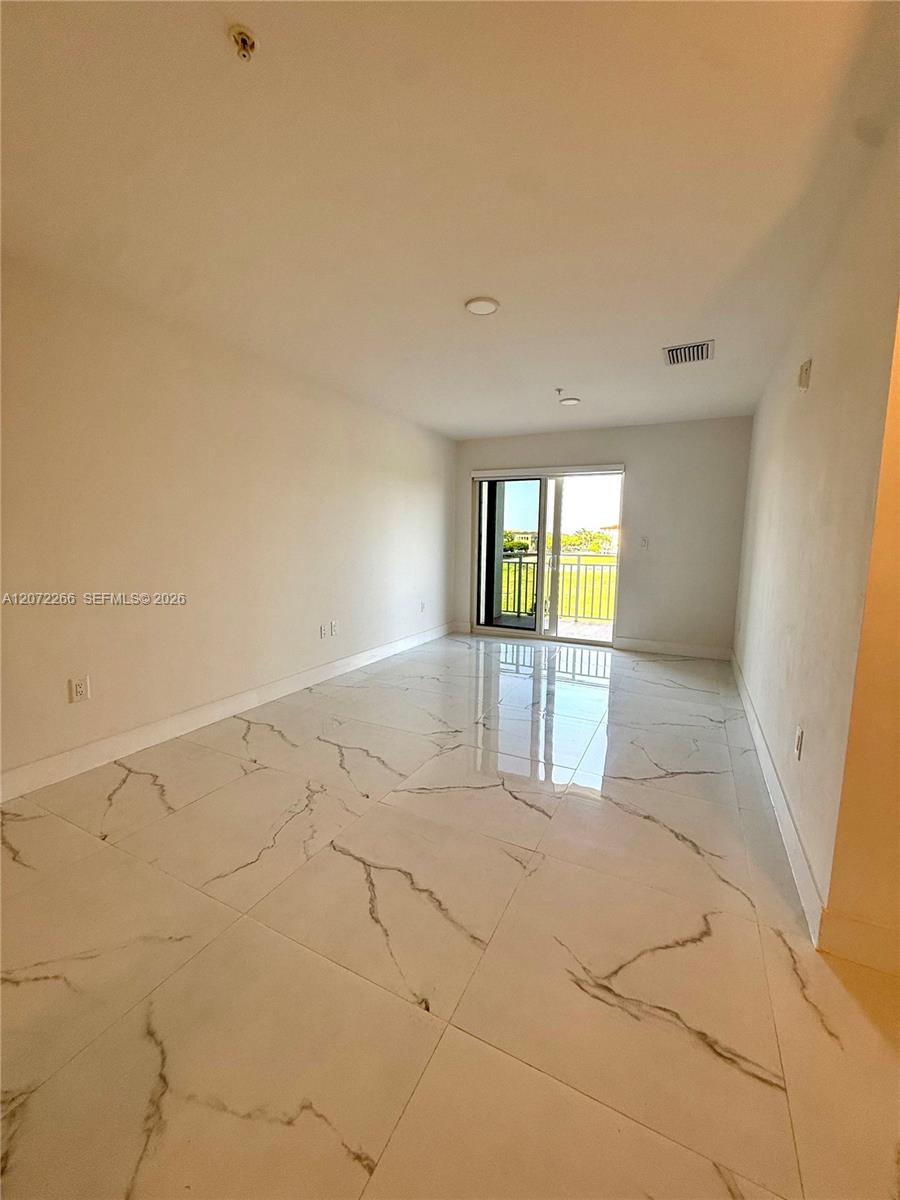10950 NW 82nd St # 324 — Photo 2