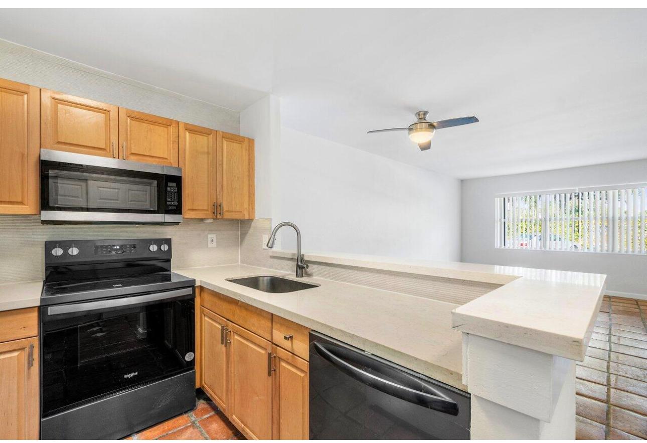 420 SE 2nd Avenue # 2 — Photo 2