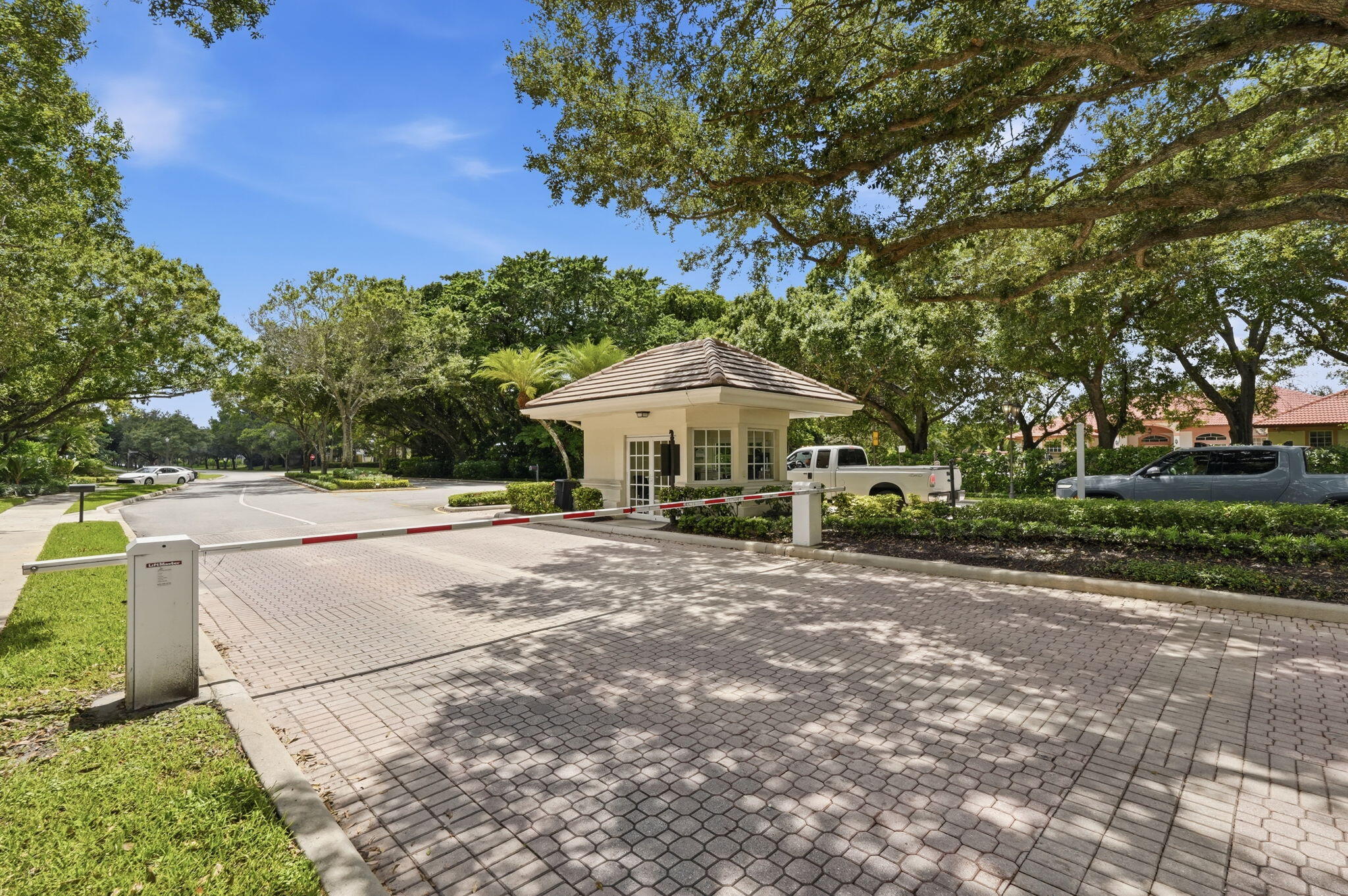 8288 MAN O WAR Road — Photo 2