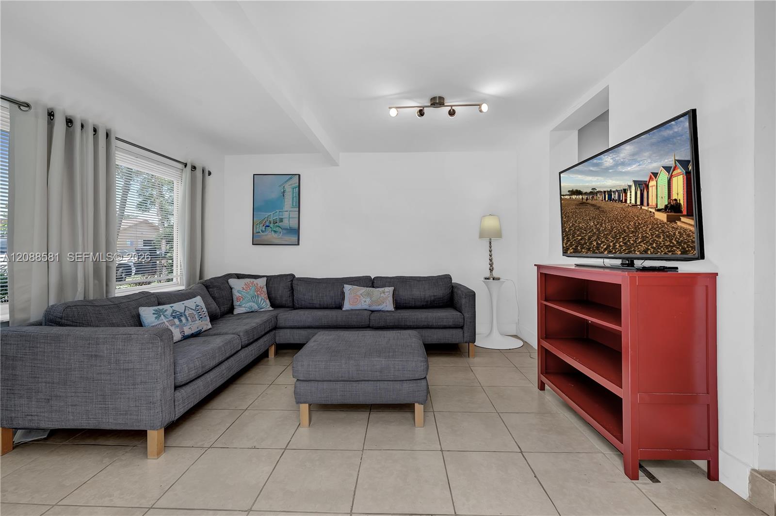326 SW 14th St # 2 — Photo 3