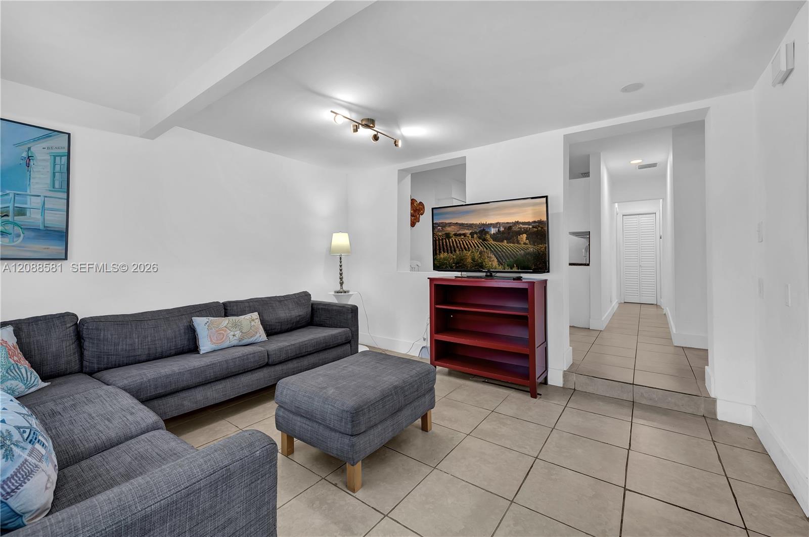 326 SW 14th St # 2 — Photo 4