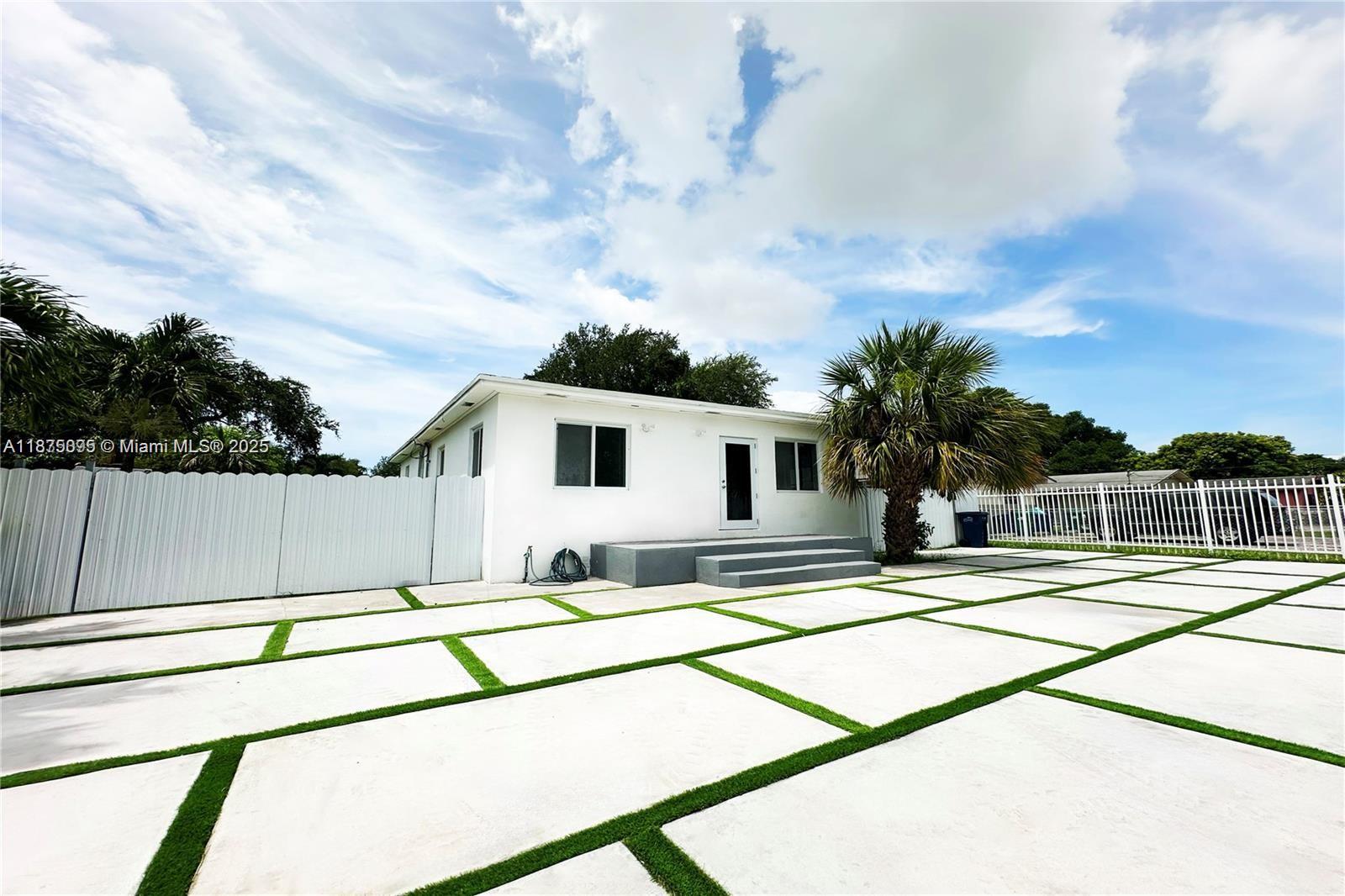 2740 NW 49th St, Miami FL 33142