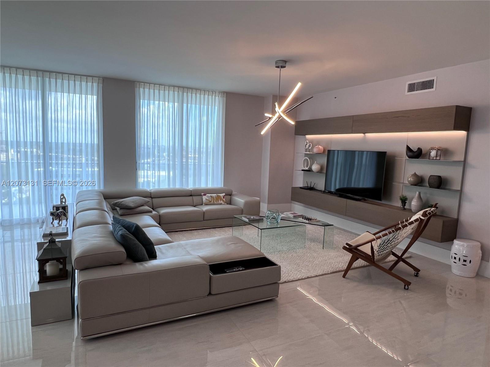 17301 Biscayne Blvd # 1402 — Photo 2