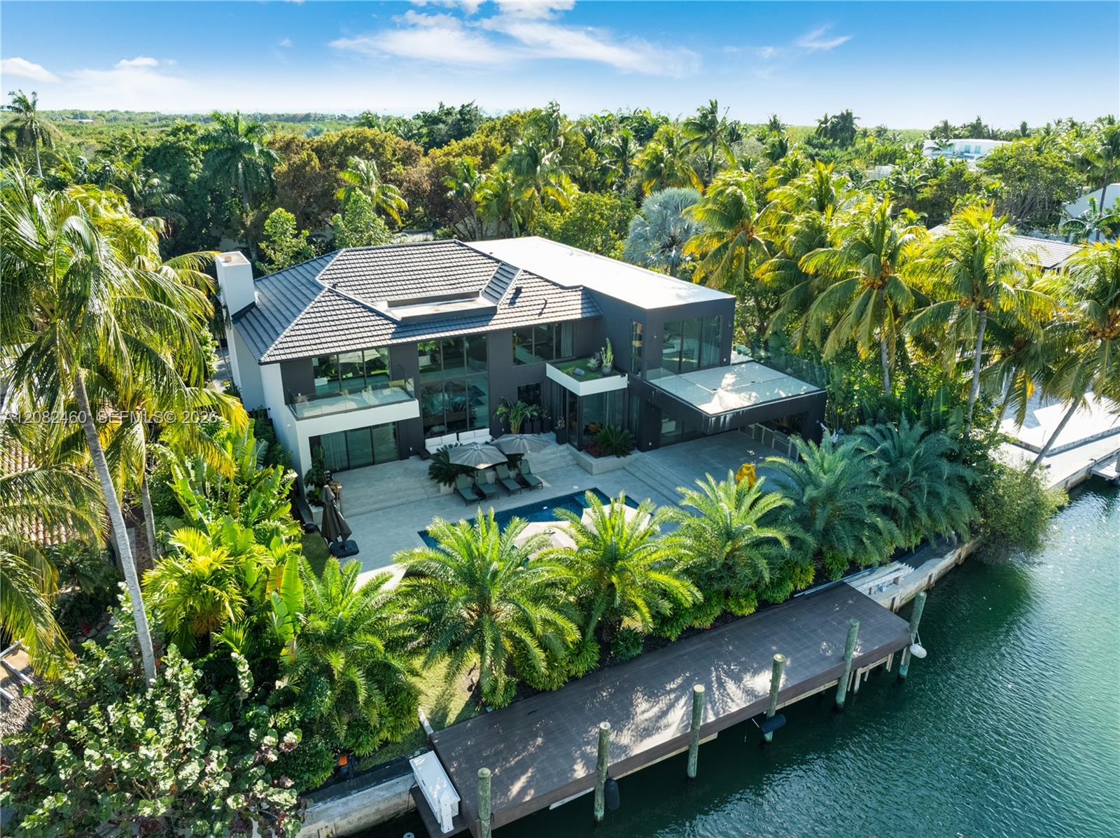131 Cape Florida Dr — Photo 2