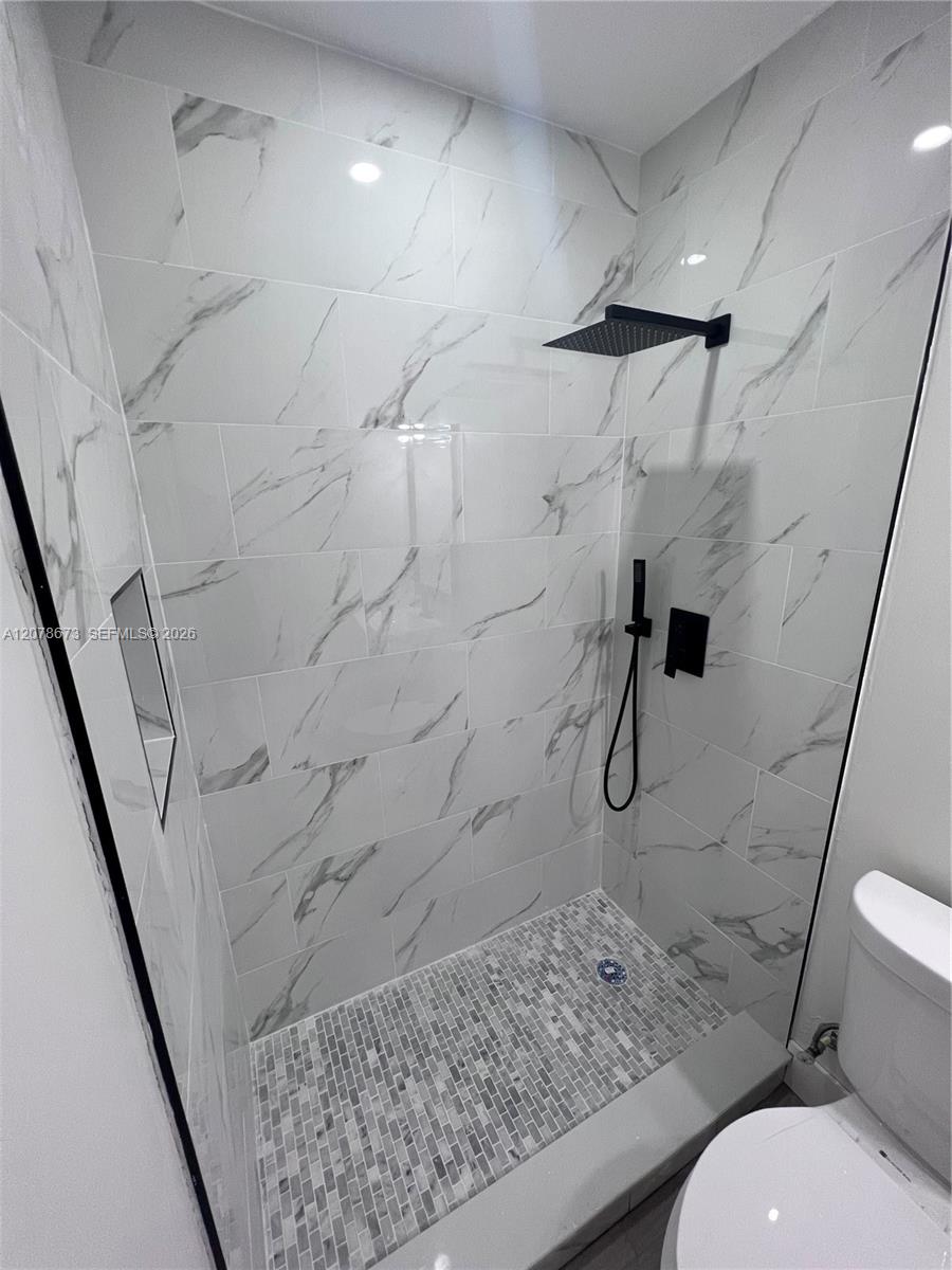 16147 SW 66th Ter # Studio — Photo 2