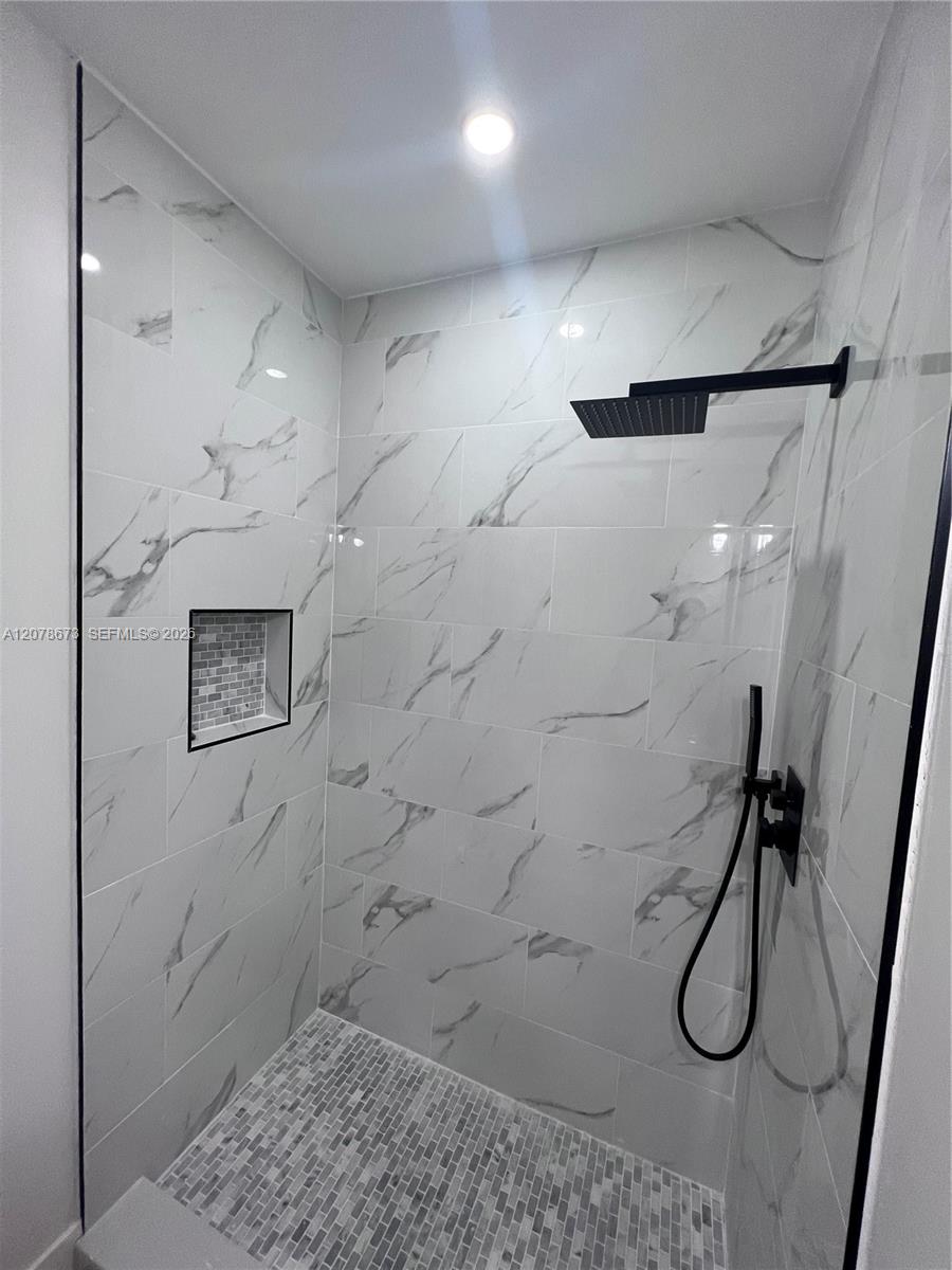 16147 SW 66th Ter # Studio — Photo 4