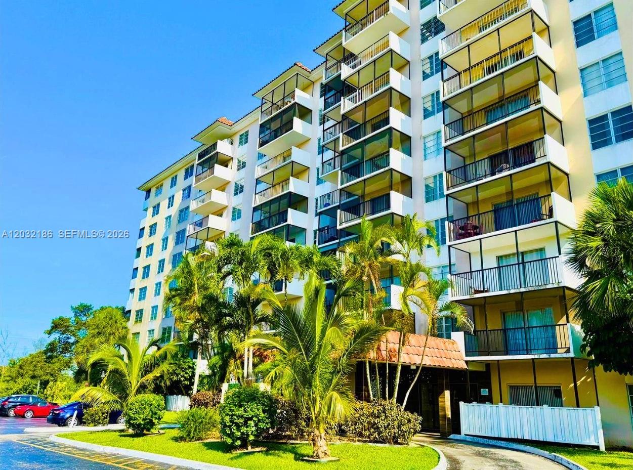 4164 Inverrary Dr # 204, Lauderhill FL 33319