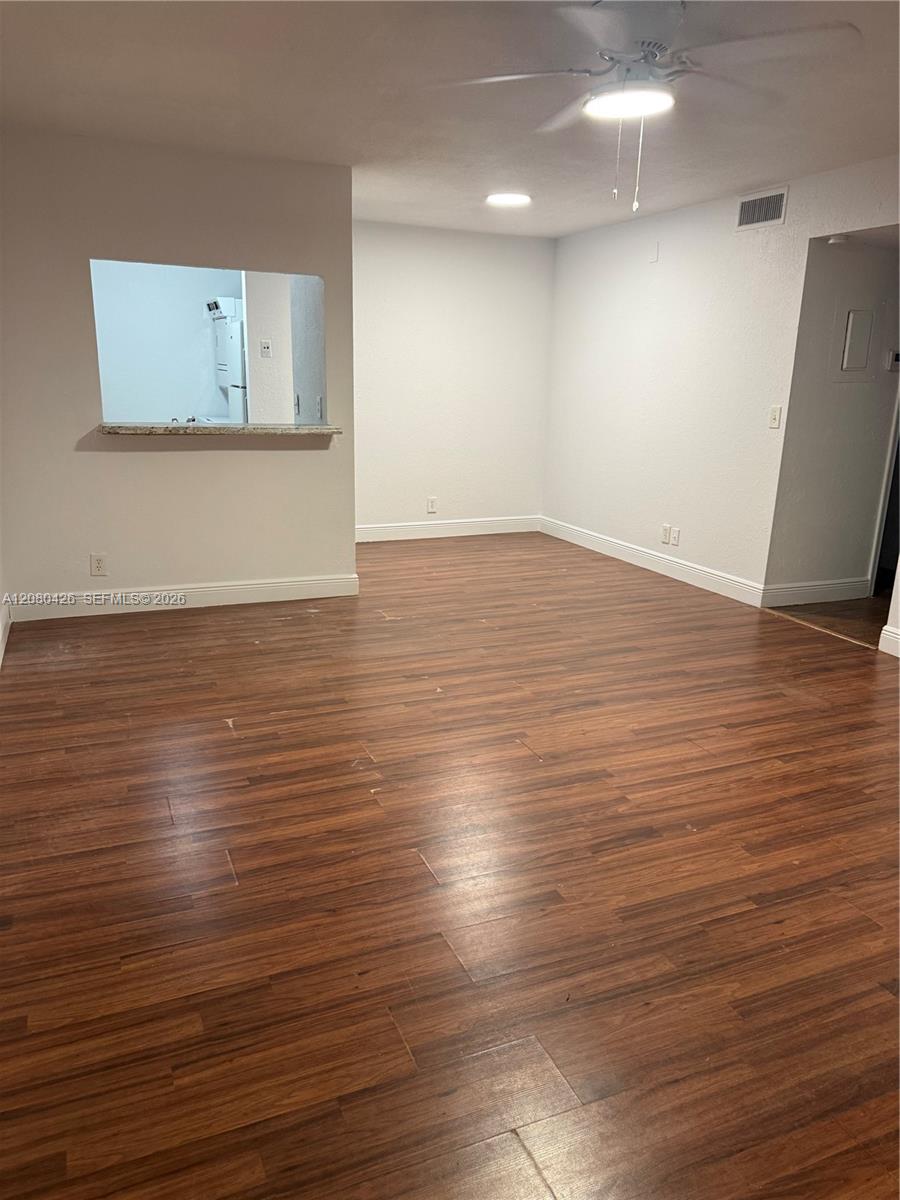 838 Twin Lakes Dr # 19-E — Photo 3