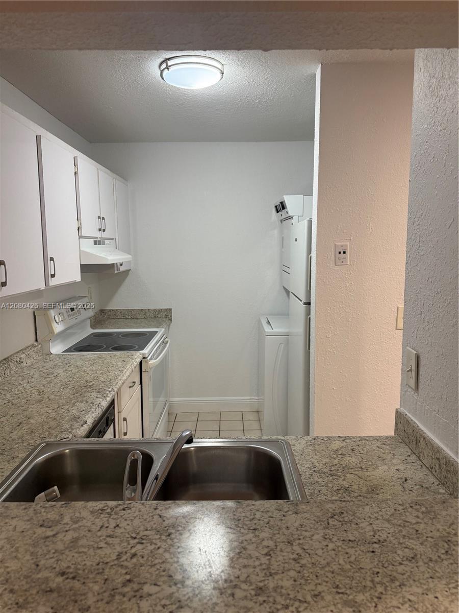 838 Twin Lakes Dr # 19-E — Photo 5