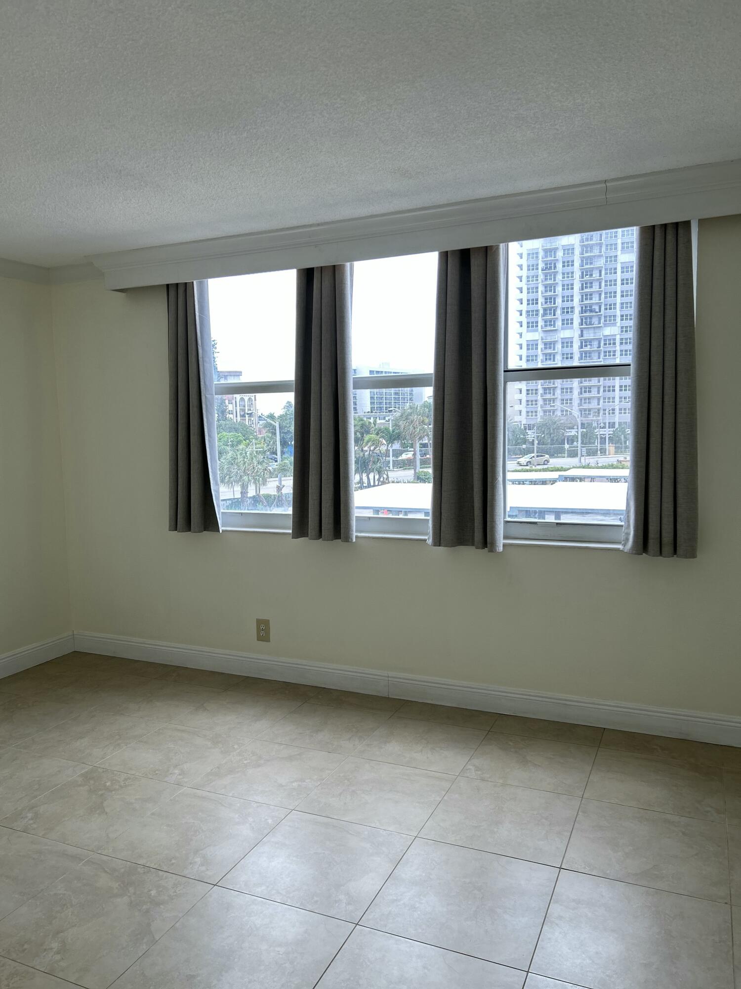305 N POMPANO BEACH Boulevard # 205 — Photo 4