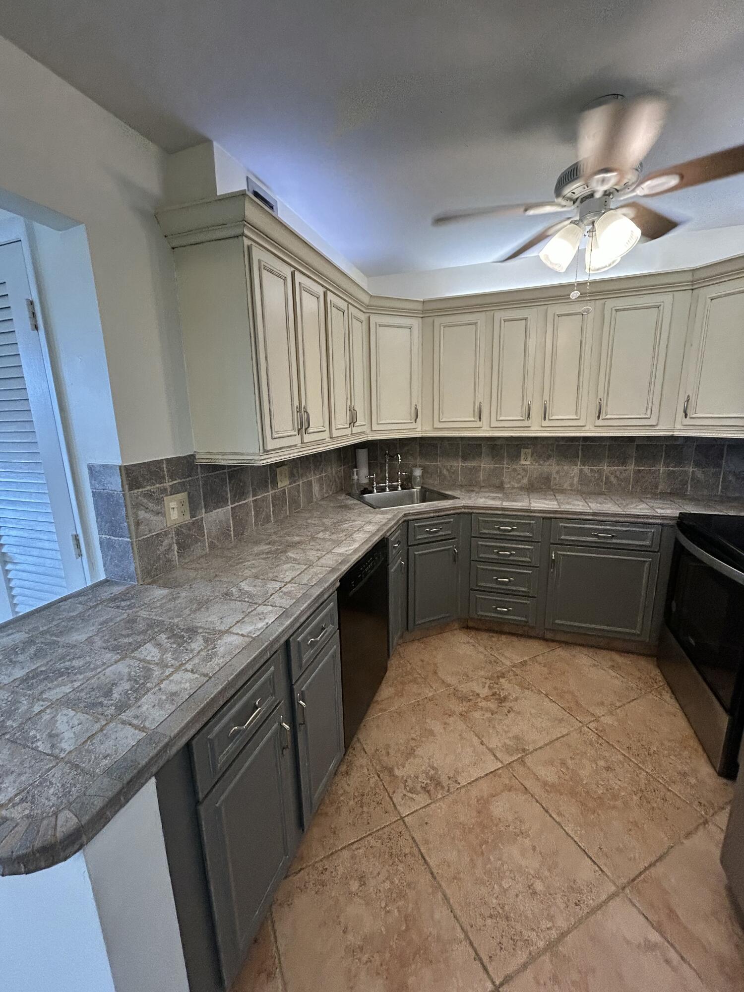 305 N POMPANO BEACH Boulevard # 205 — Photo 2