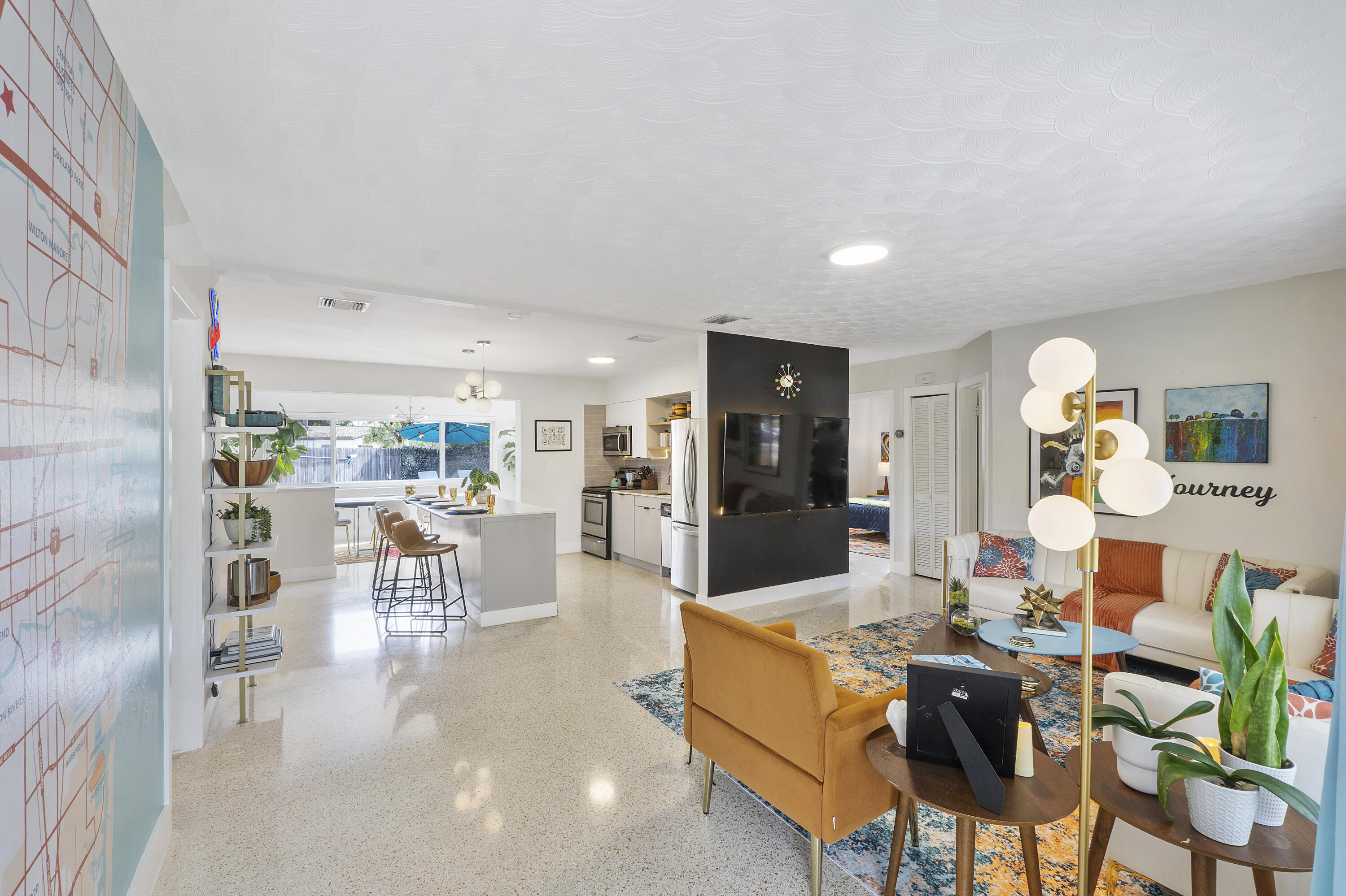 3557 LLOYD Drive — Photo 5