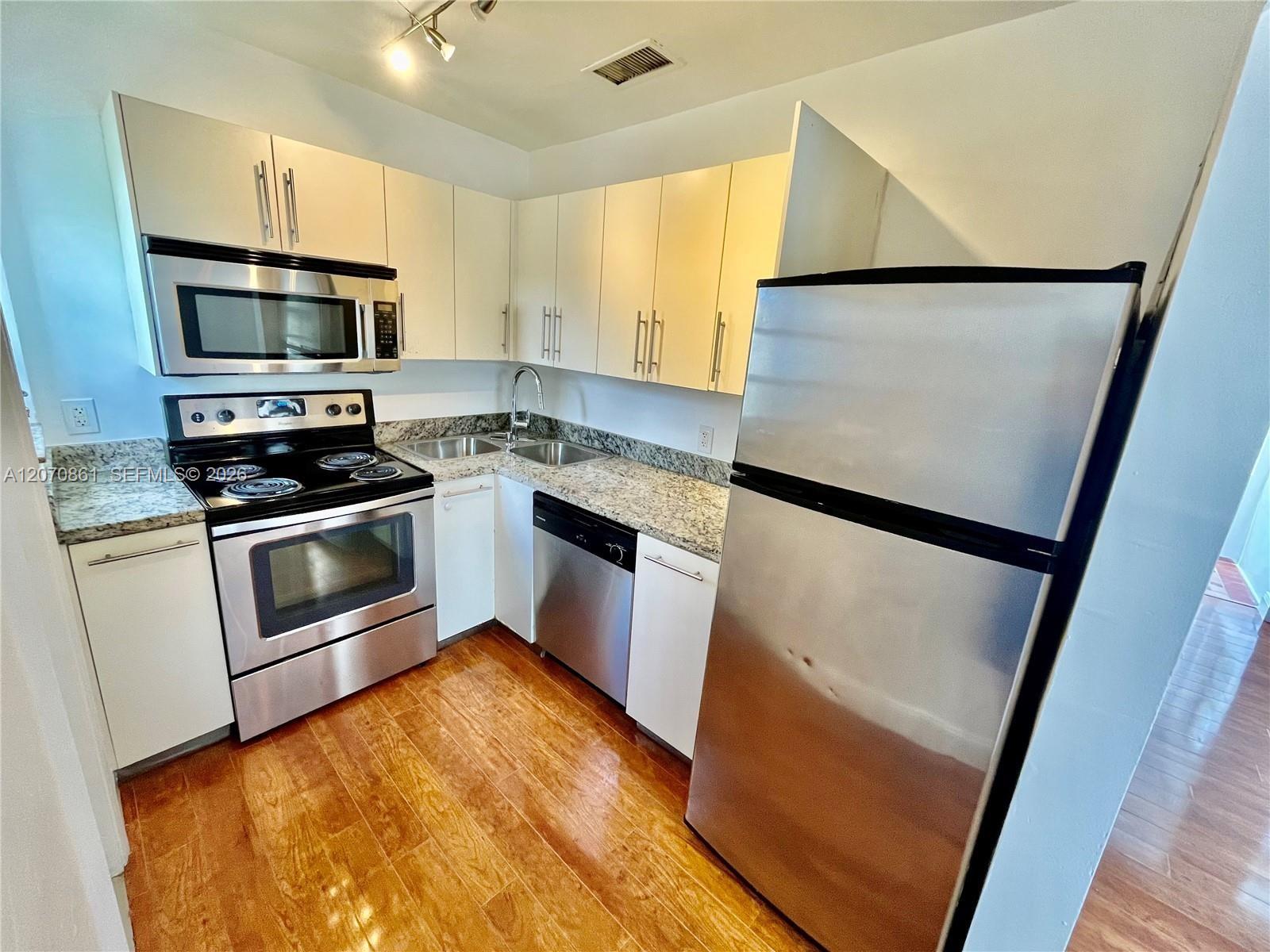 525 NE 65th St # B — Photo 3