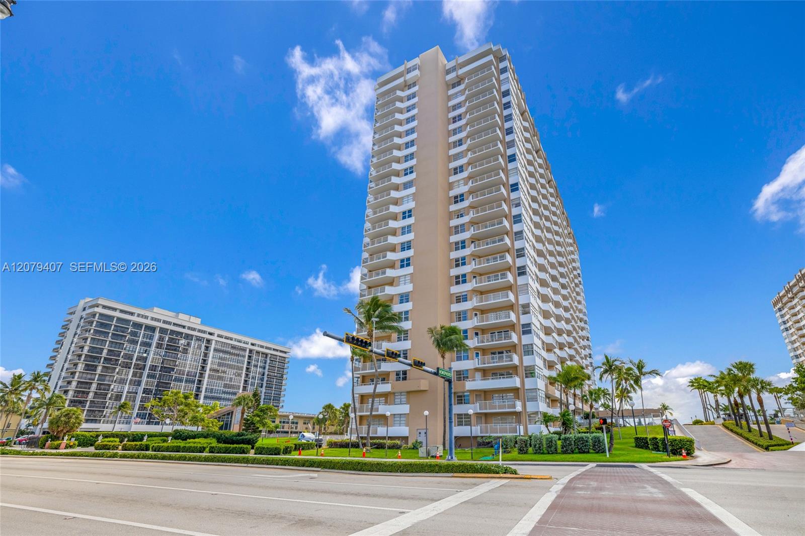 1985 S Ocean Dr # 10E — Photo 3
