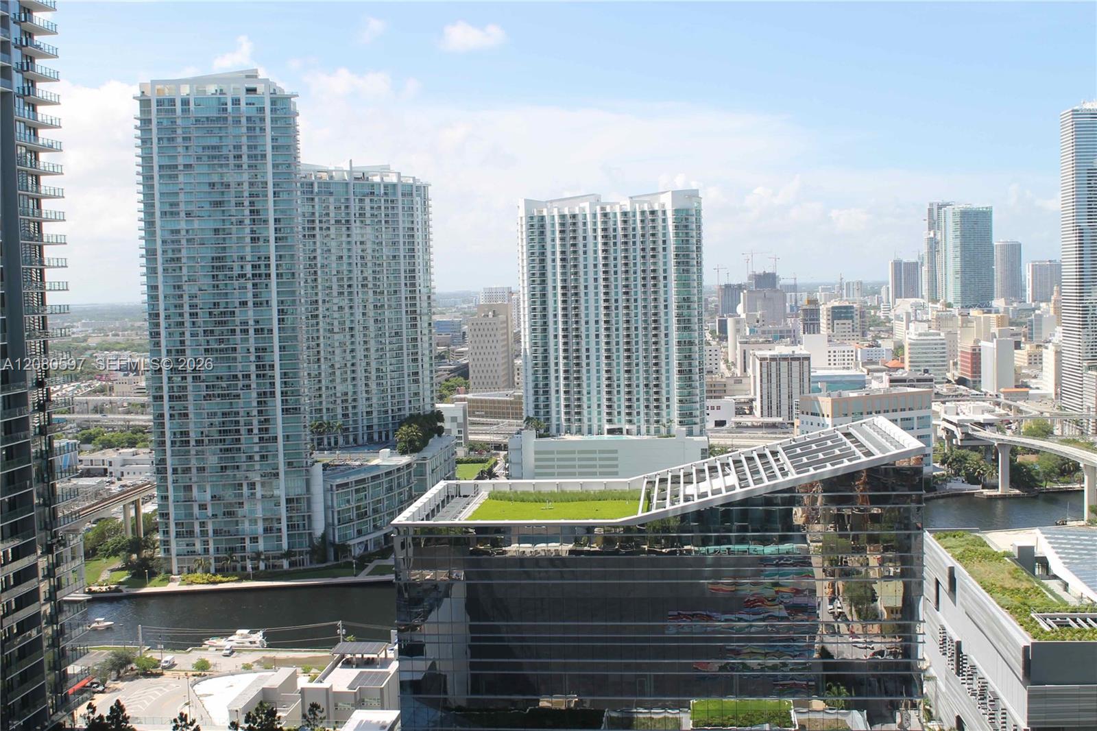 45 SW 9th St # 2809, Miami FL 33130