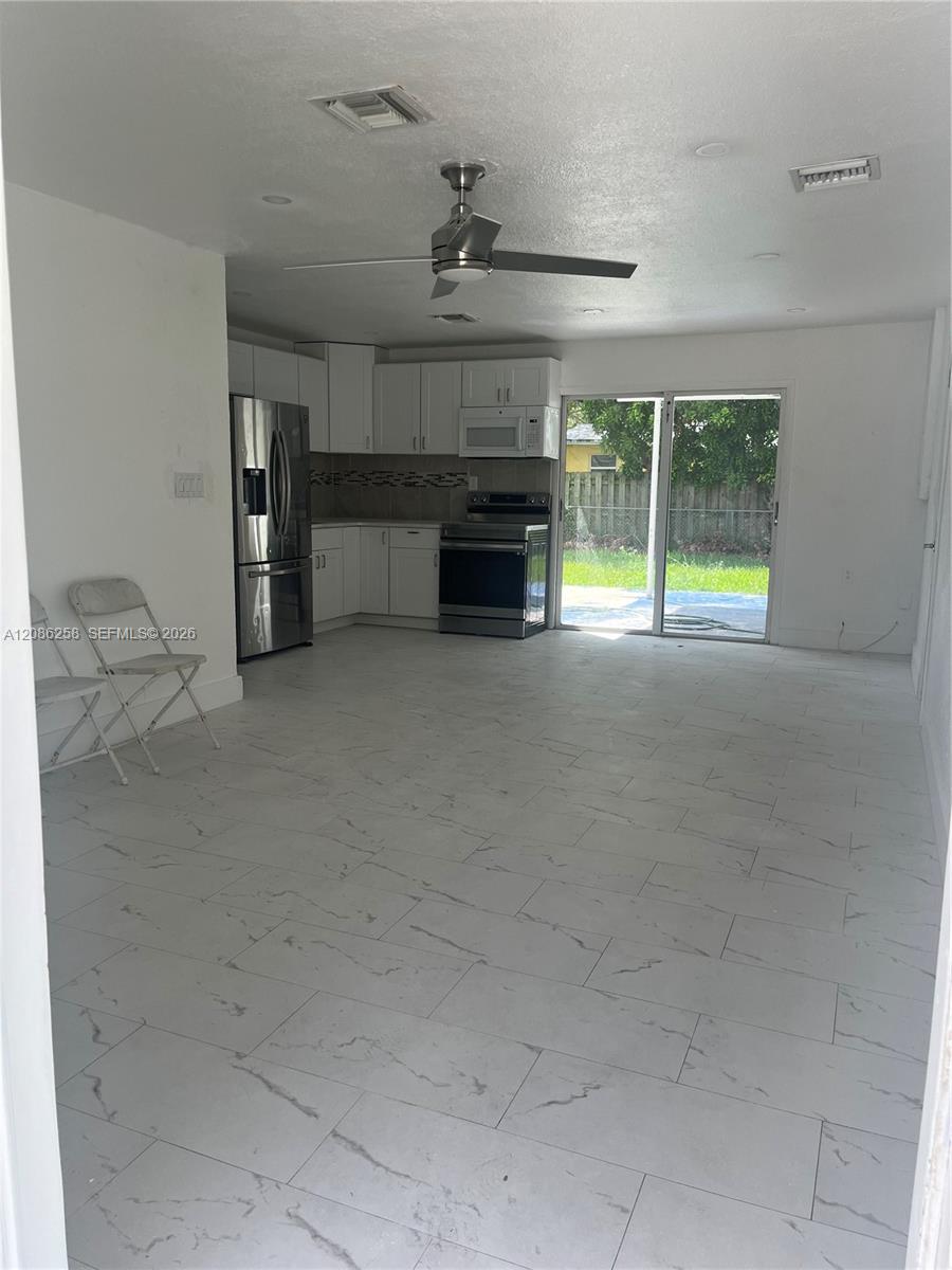 5700 SW 37th Ct # 5700 — Photo 4