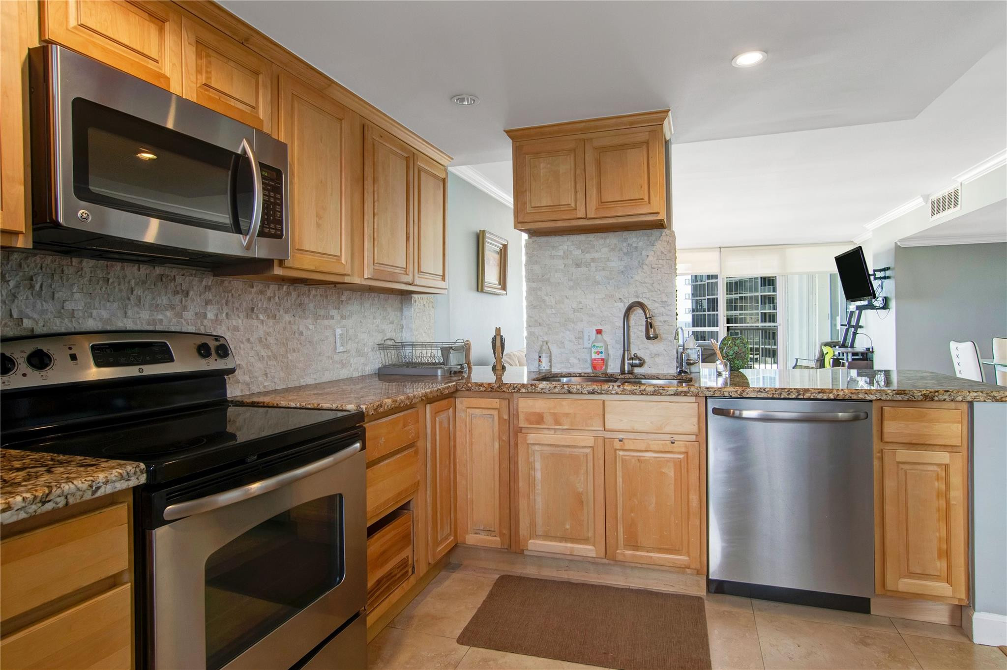 2200 NE 33RD Avenue # 9A — Photo 3