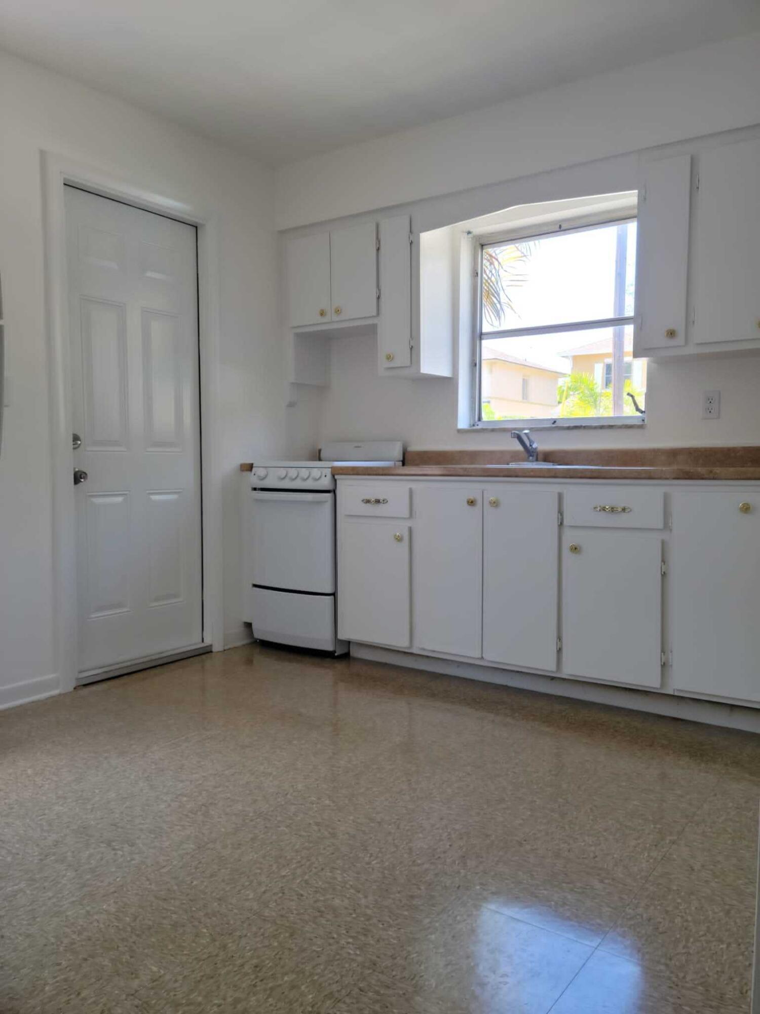 502 W BRANCH Street # C — Photo 2