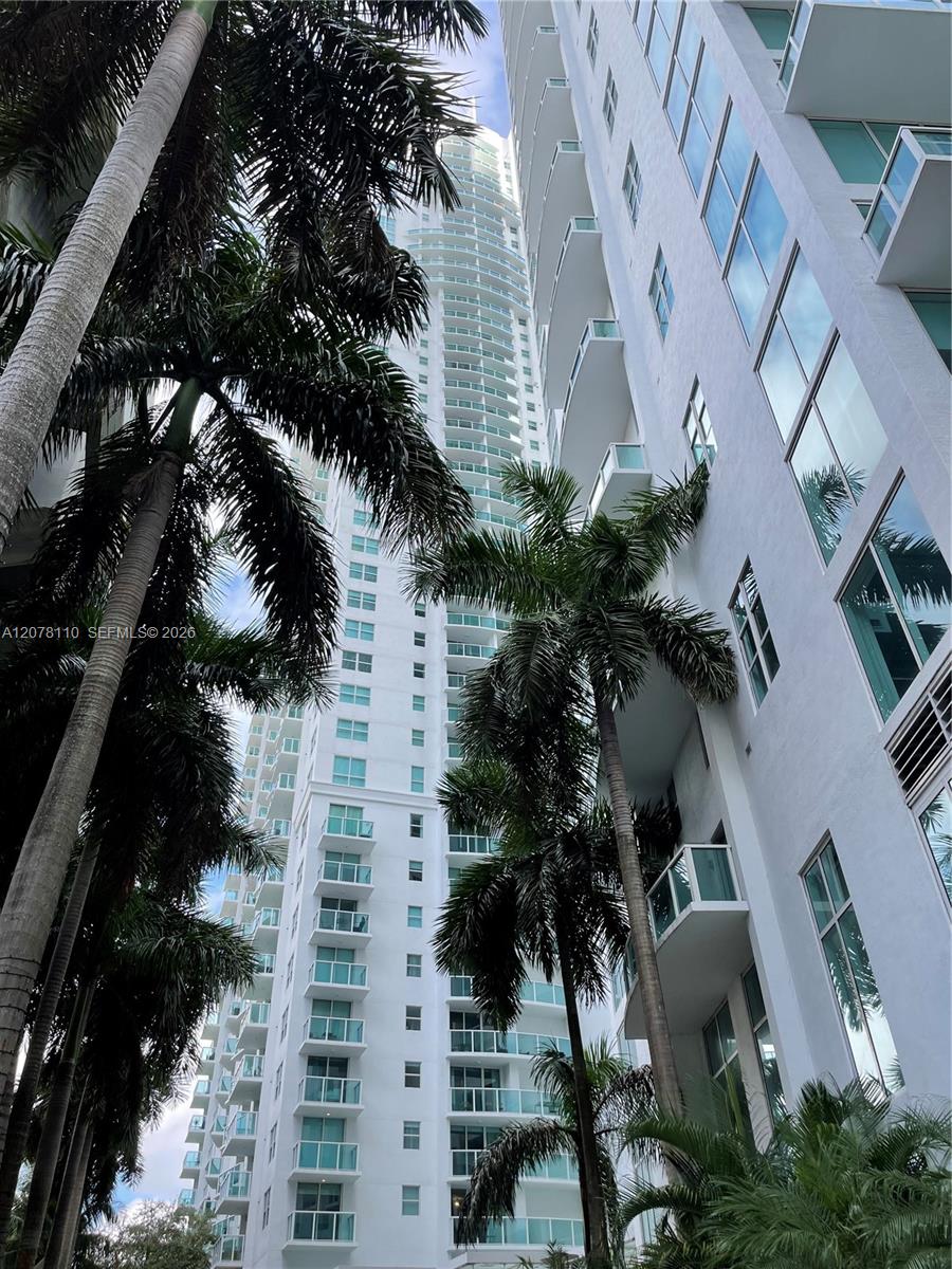 31 SE 5th St # 2805 — Photo 3