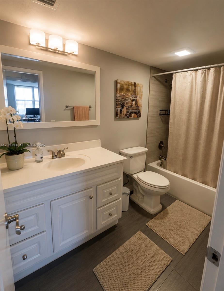 105 Lake Emerald Dr # 503 — Photo 5