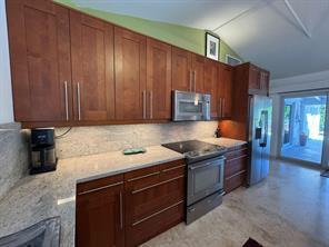 2701 NE 27th Court — Photo 4