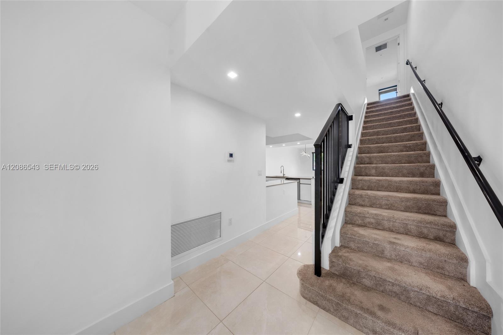 4133 N Oak Pl — Photo 3