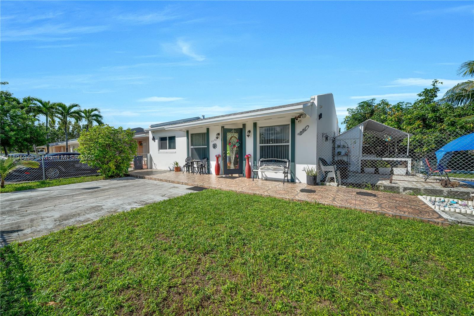 5402 SW 128th Pl — Photo 3