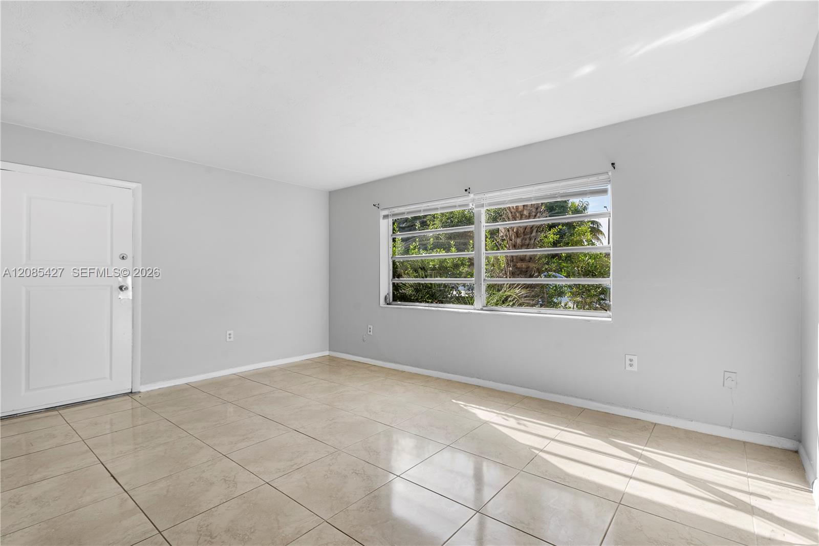 2040 NE 170th St # 10 — Photo 2