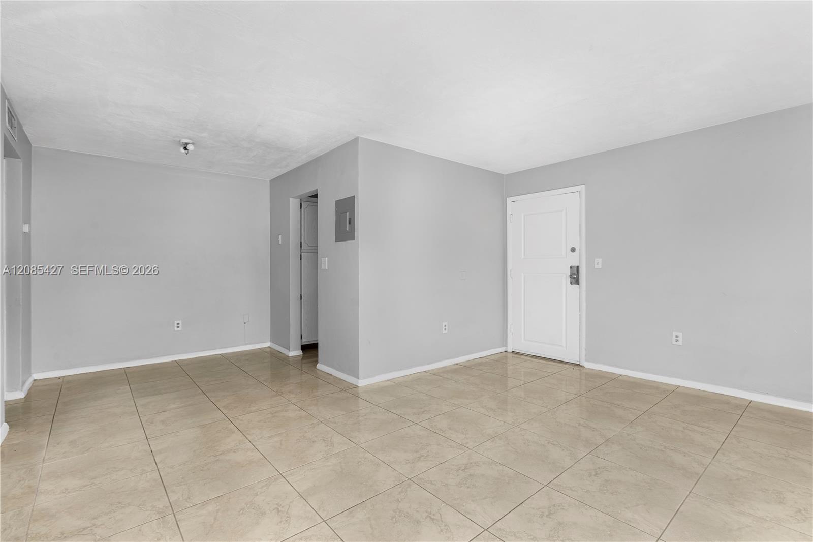 2040 NE 170th St # 10 — Photo 4