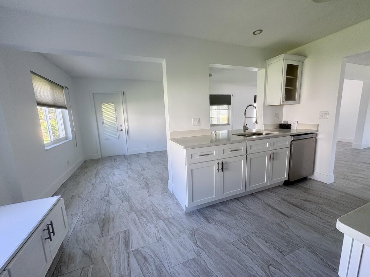 1590 SW 14TH Avenue — Photo 4
