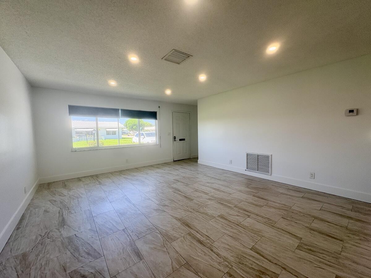 1590 SW 14TH Avenue — Photo 2