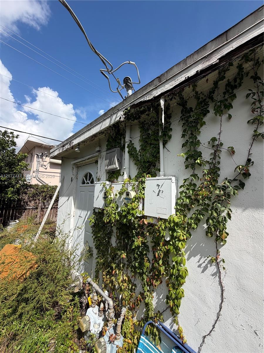2034 Jefferson St — Photo 3