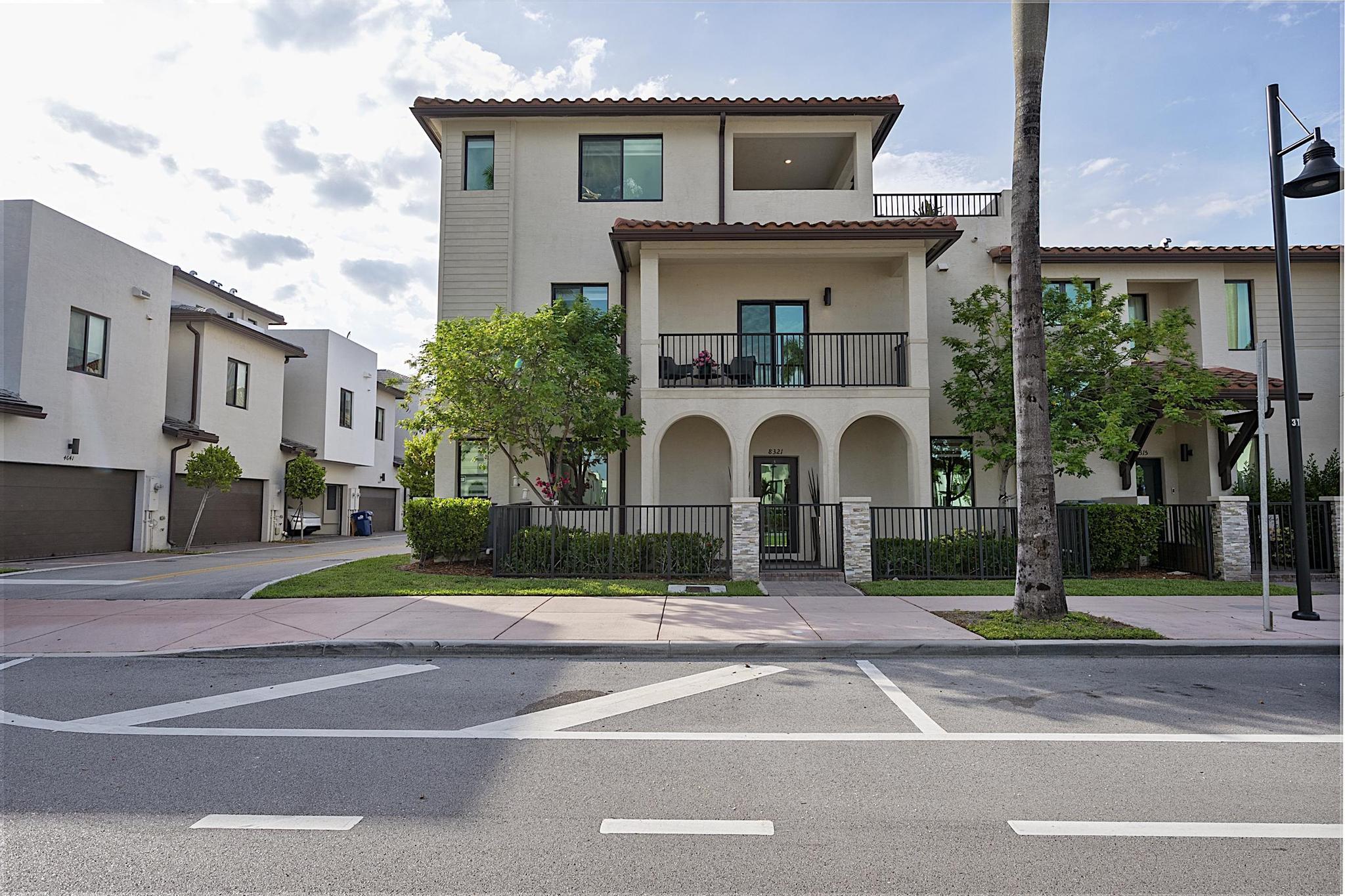 8321 Central Park Boulevard, Doral FL 33166