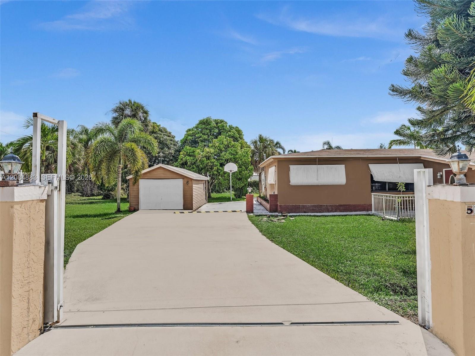 5220 SW 26th Ave — Photo 3
