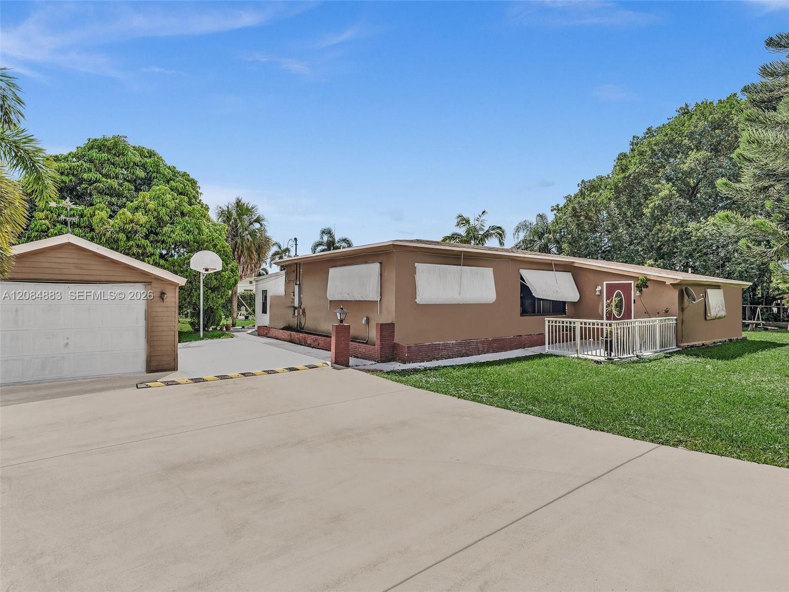 5220 SW 26th Ave — Photo 4
