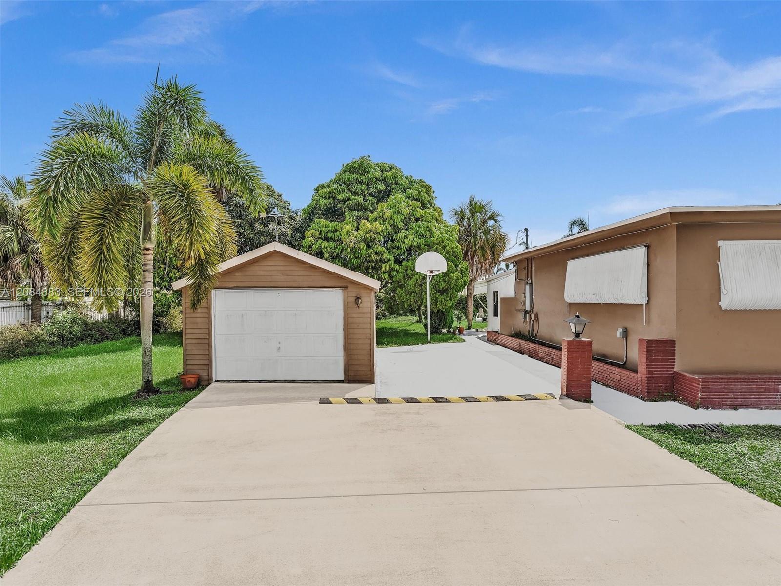 5220 SW 26th Ave — Photo 5