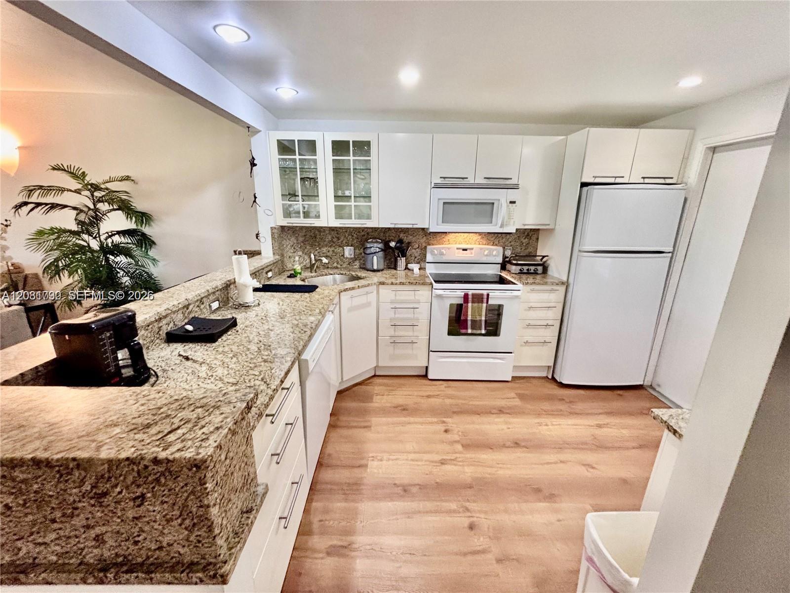3051 S Palm Aire Dr # 102 — Photo 3