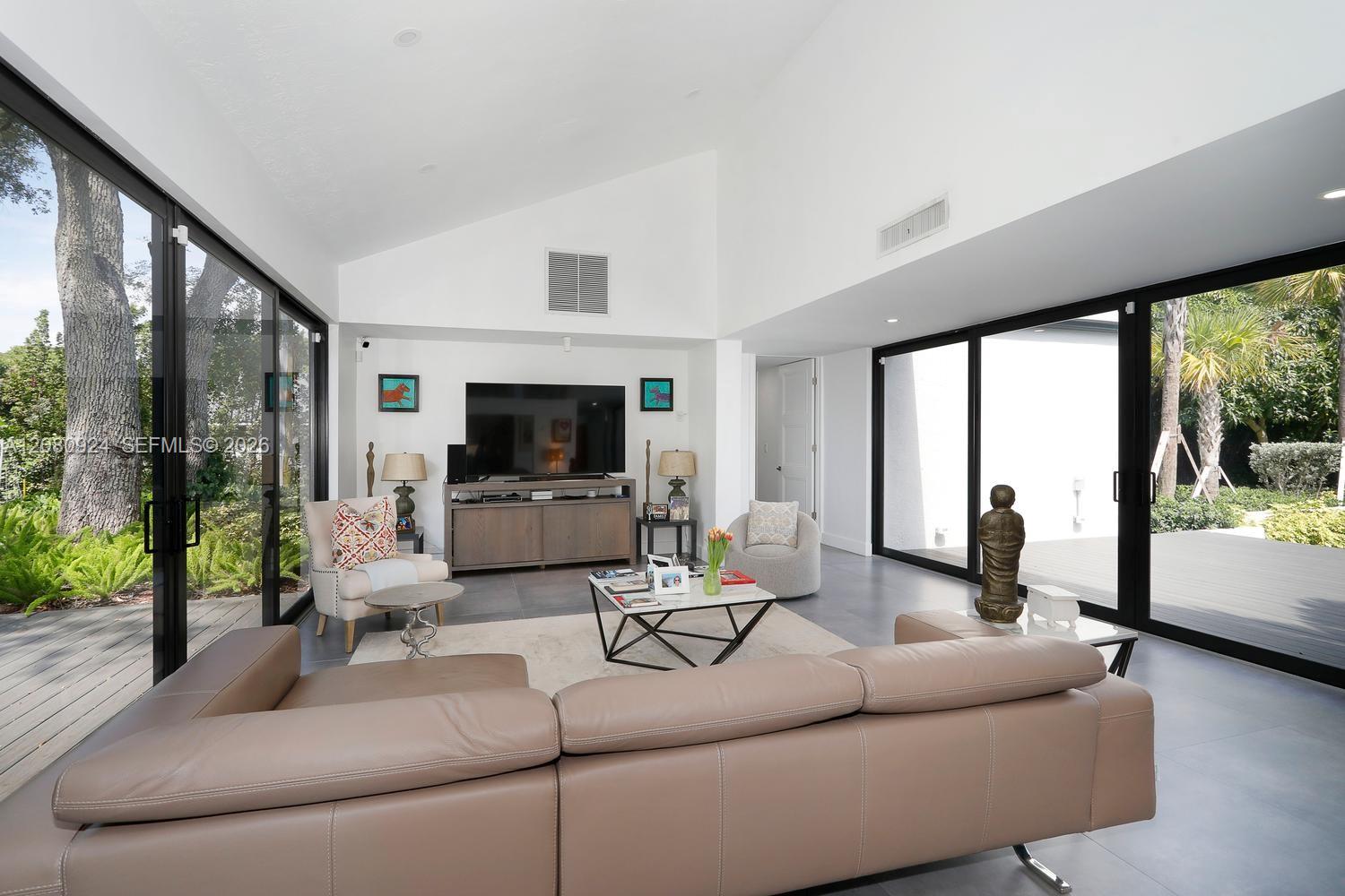 6121 SW 104th St — Photo 5