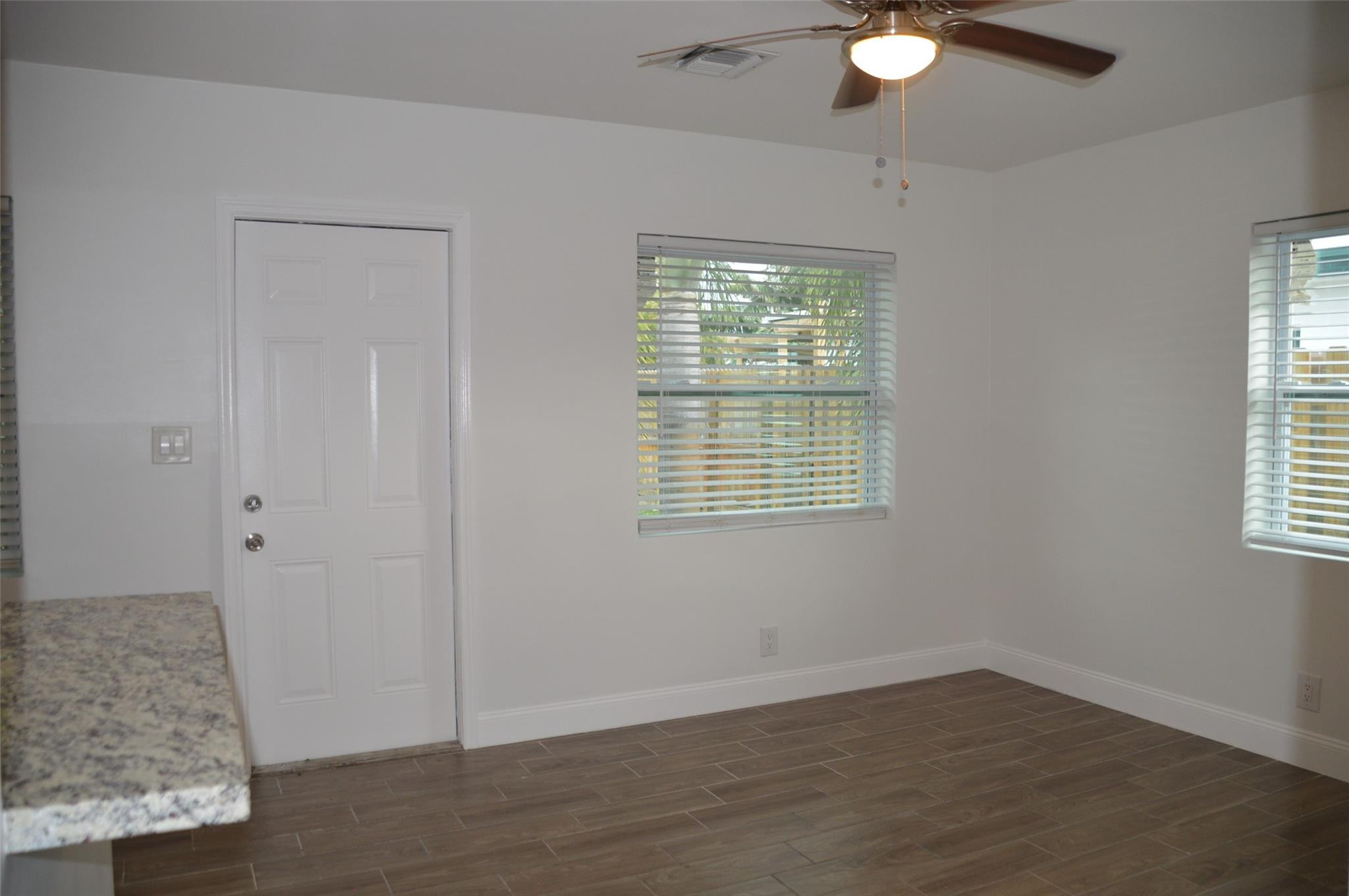 823 NE 14th Court — Photo 4