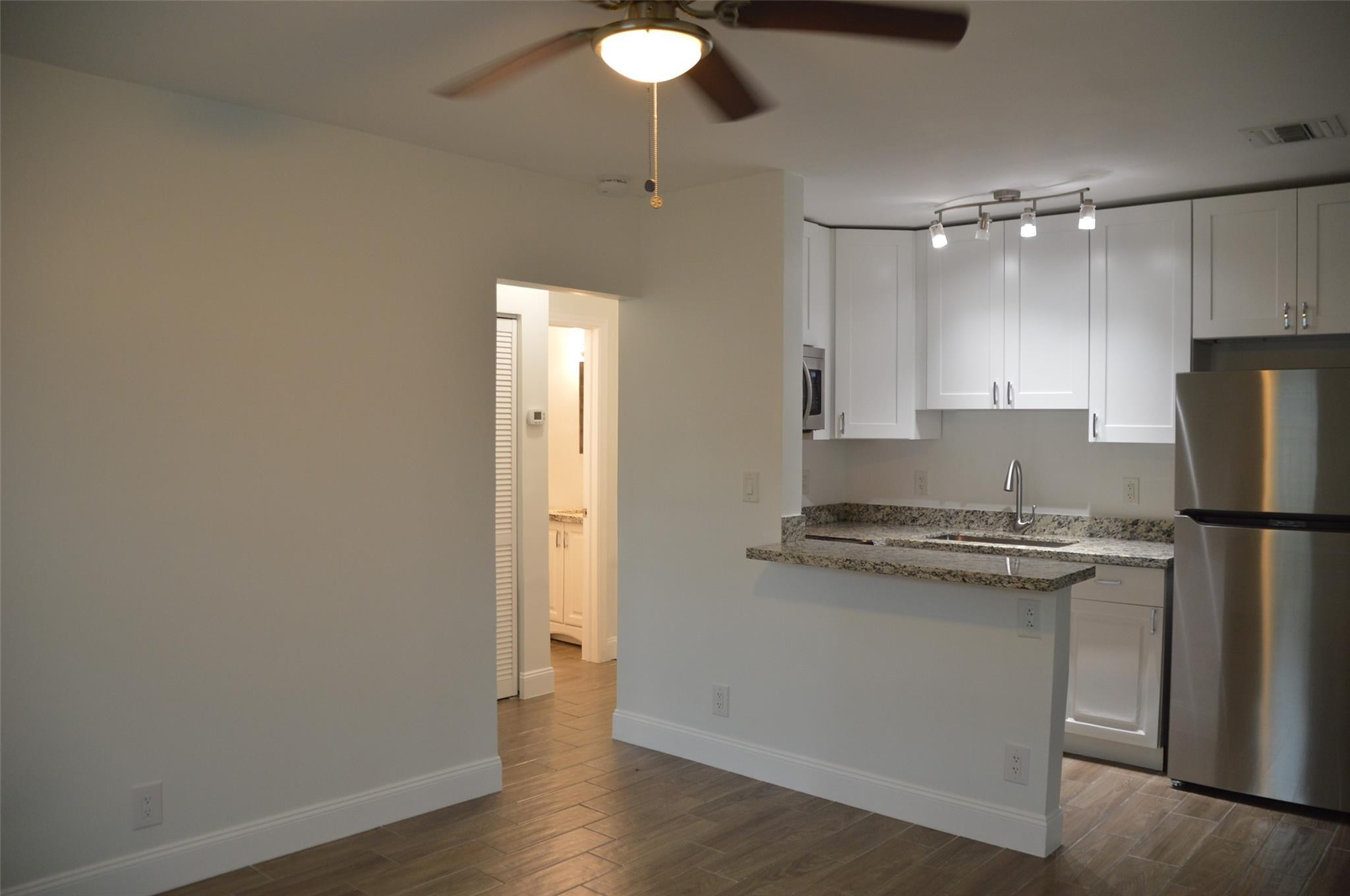 823 NE 14th Court — Photo 3