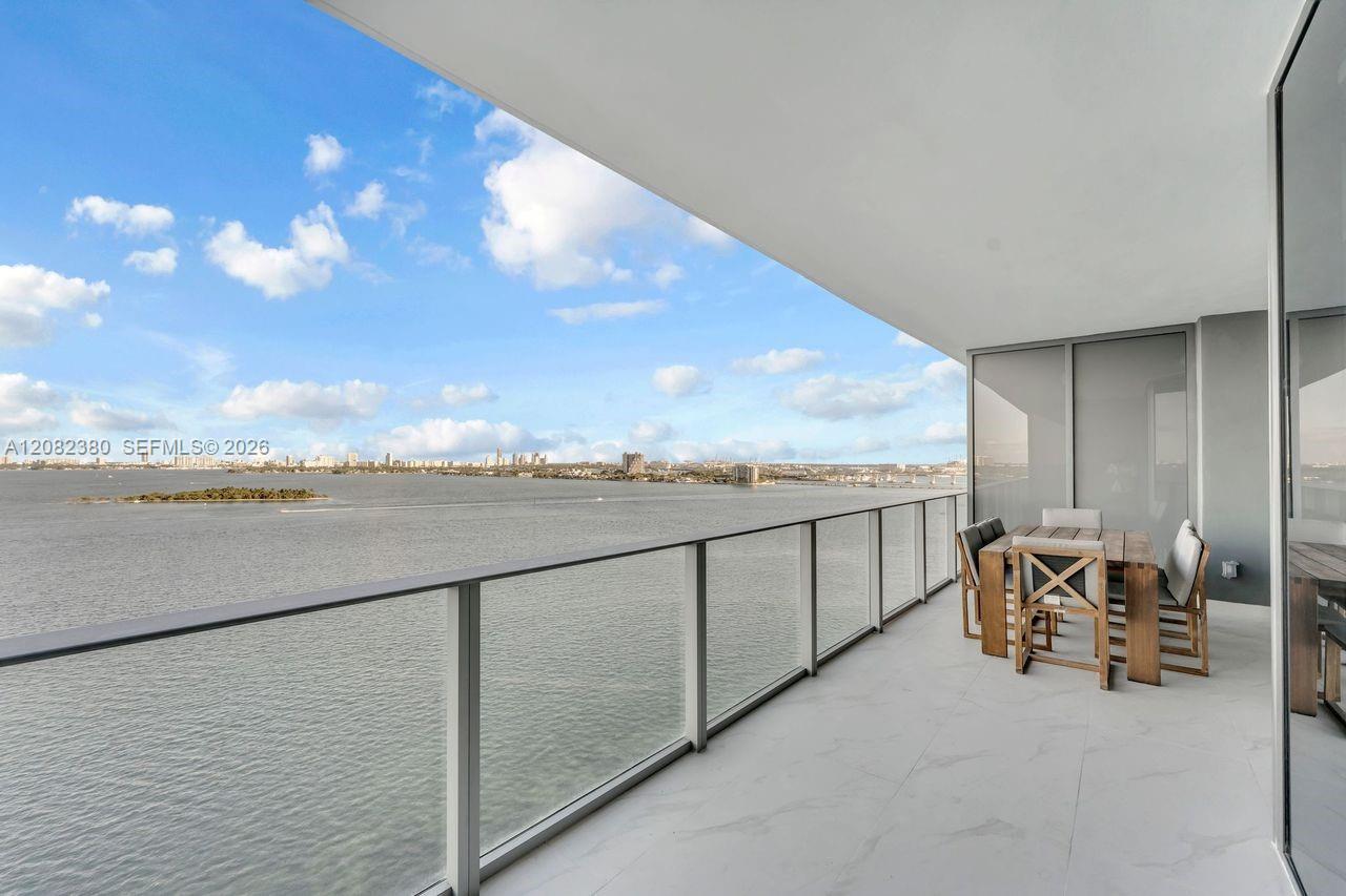 700 NE 24th St # 1405 — Photo 2