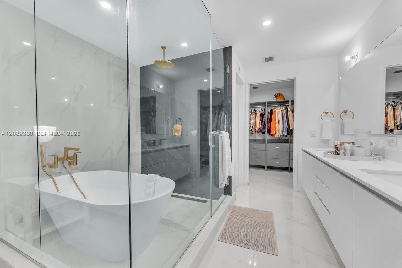 700 NE 24th St # 1405 — Photo 4